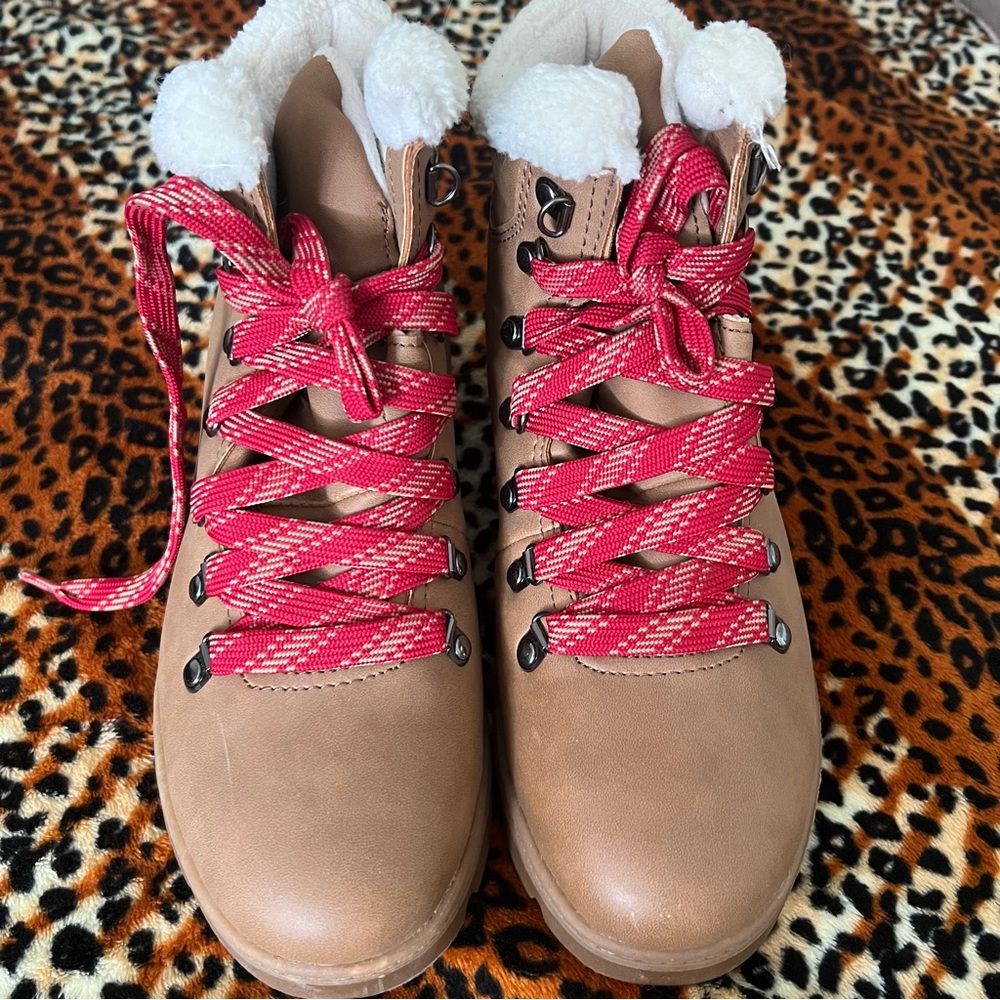 Women's Time And Tru Size 8 Sport Boots Camel Red Ties